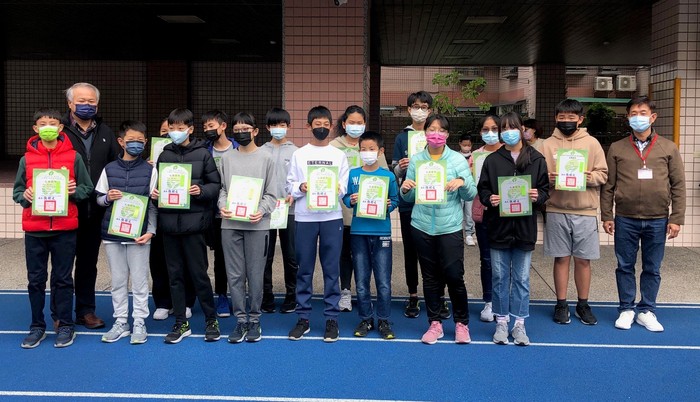 111學年上學期第十八週兒童朝會頒獎圖片