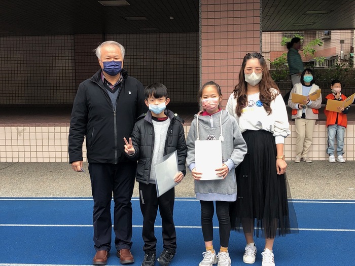 111學年上學期第十八週兒童朝會頒獎圖片