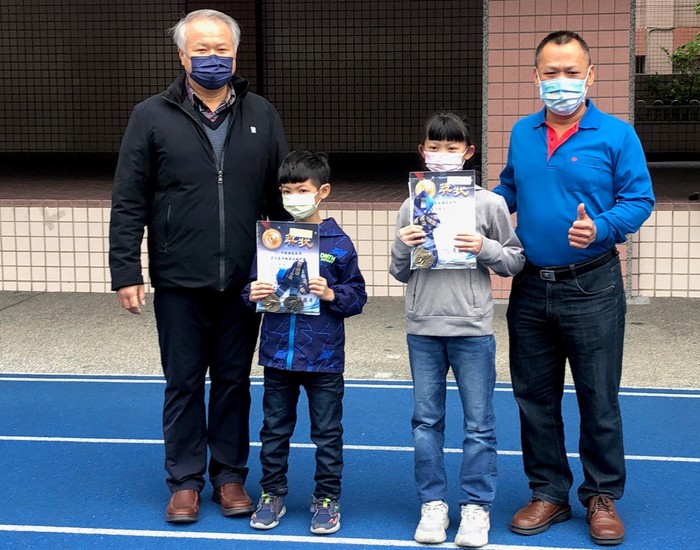111學年上學期第十八週兒童朝會頒獎圖片