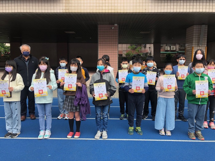 111學年上學期第十八週兒童朝會頒獎圖片