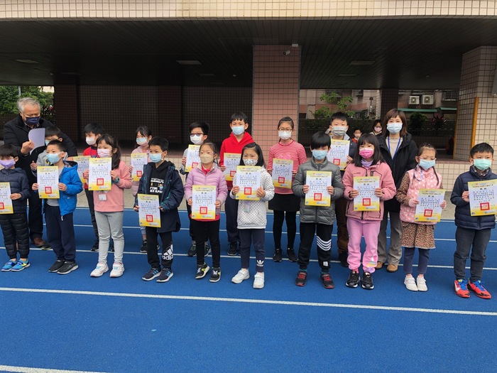 111學年上學期第十八週兒童朝會頒獎圖片