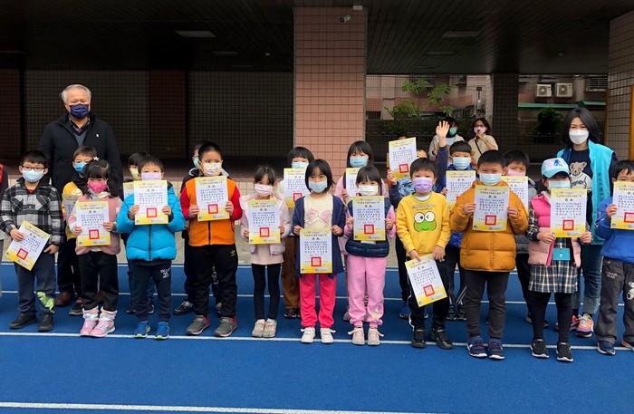 111學年上學期第十八週兒童朝會頒獎圖片