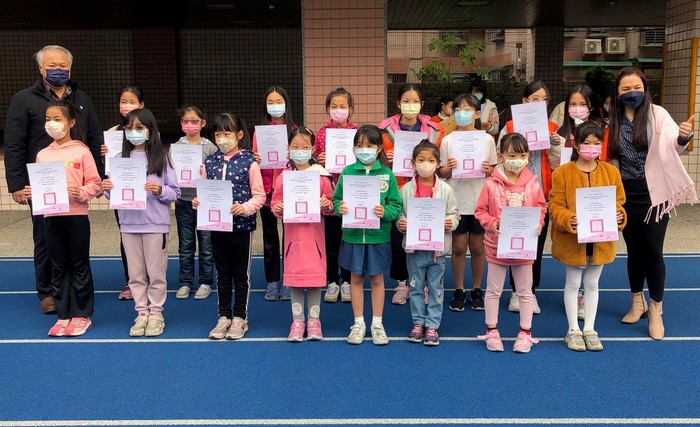 111學年上學期第十八週兒童朝會頒獎圖片