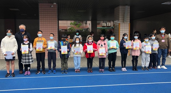 111學年上學期第十八週兒童朝會頒獎圖片