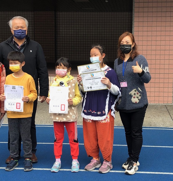 111學年上學期第十八週兒童朝會頒獎圖片
