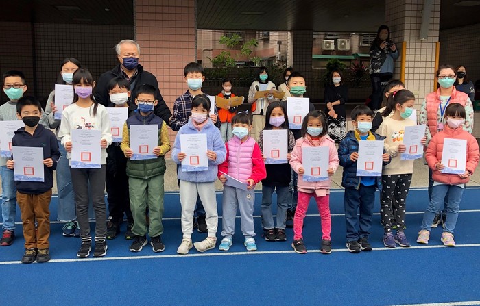 111學年上學期第十八週兒童朝會頒獎圖片